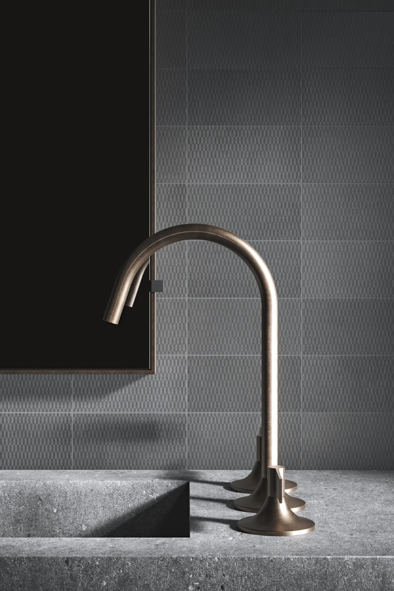 Mur de carreaux design avec des textures en couleur anthracite