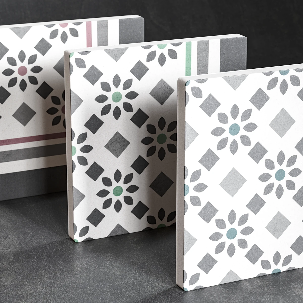 Vue de dessus de trois pièces de carreaux de la collection Belle