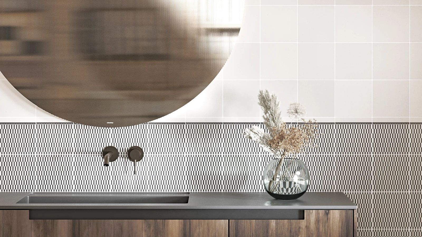 Mur de salle de bain réalisé avec des carreaux de design blancs et décorés