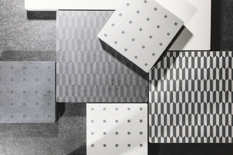 Revêtements avec divers motifs en blanc, gris et noir