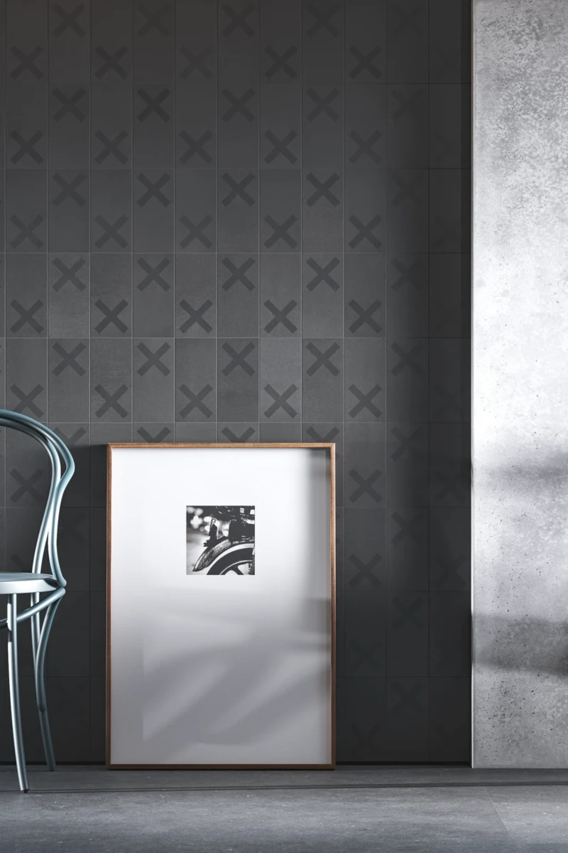 Revêtement mural intérieur en ciment avec un design géométrique en couleur anthracite