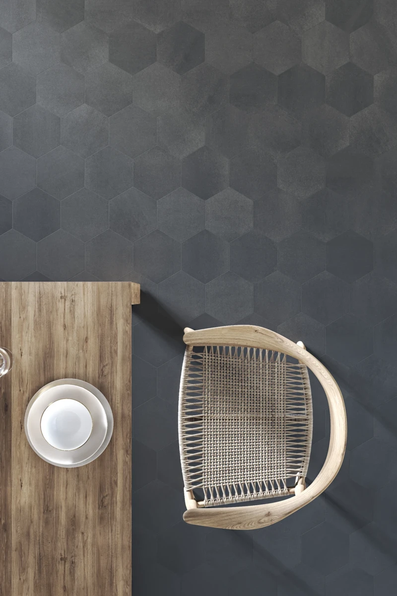 Sol réalisé avec des carreaux hexagonaux de couleur anthracite