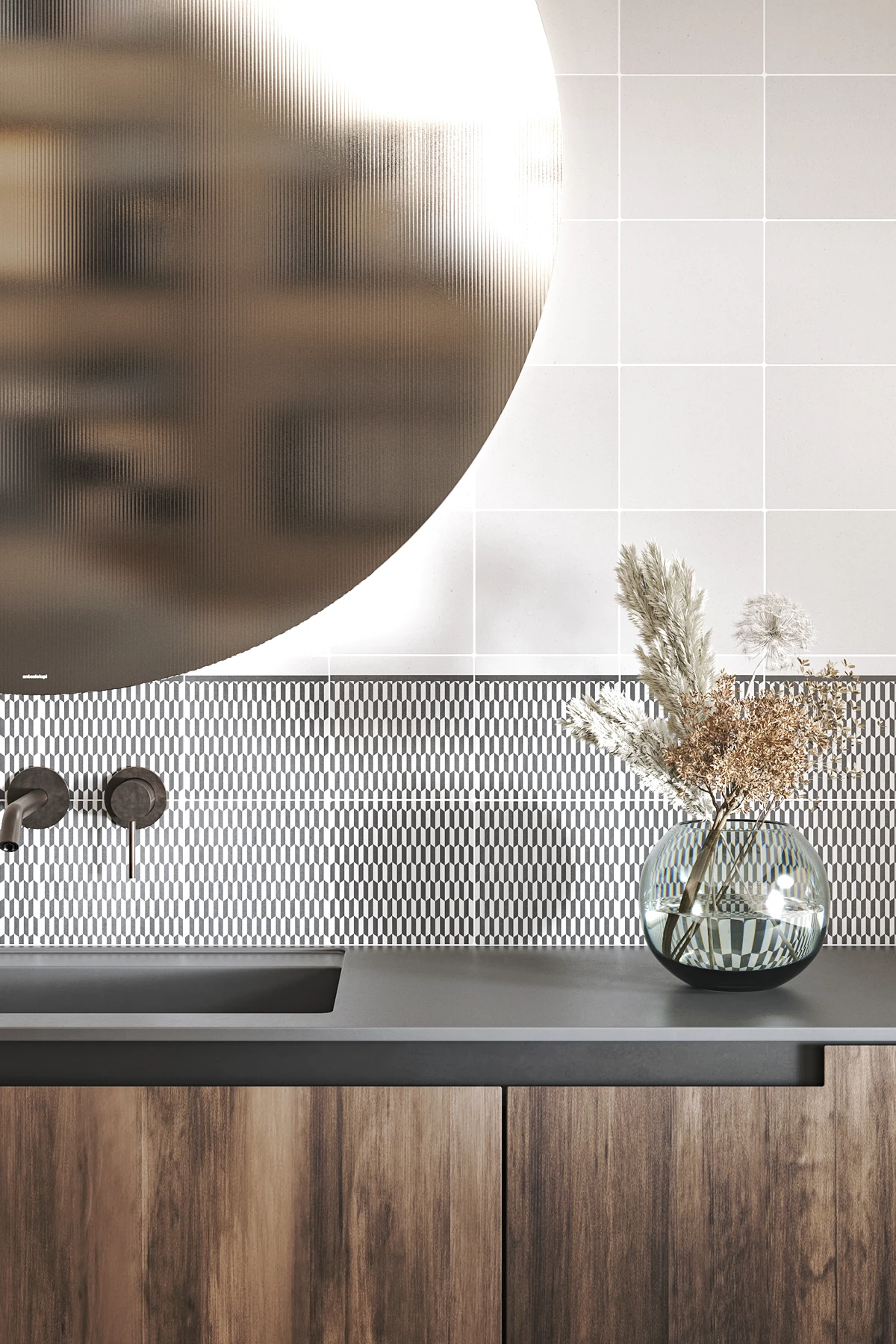 Revêtement mural de salle de bains en carreaux clairs et unis