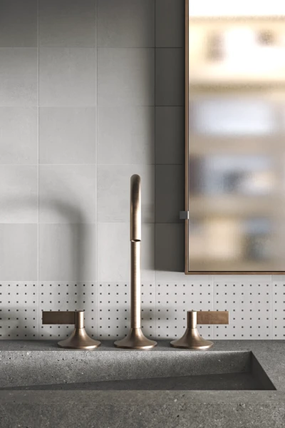 Mur et sol réalisés avec des carreaux effet ciment Urban Dgeum en couleur gris, style urbain matiéré pour intérieur