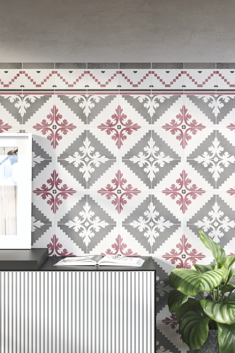 Mur de cuisine réalisé avec des carreaux blancs et un décor de couleur